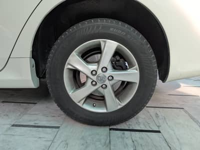 15 inch Toyota Corolla American model rims and tyres