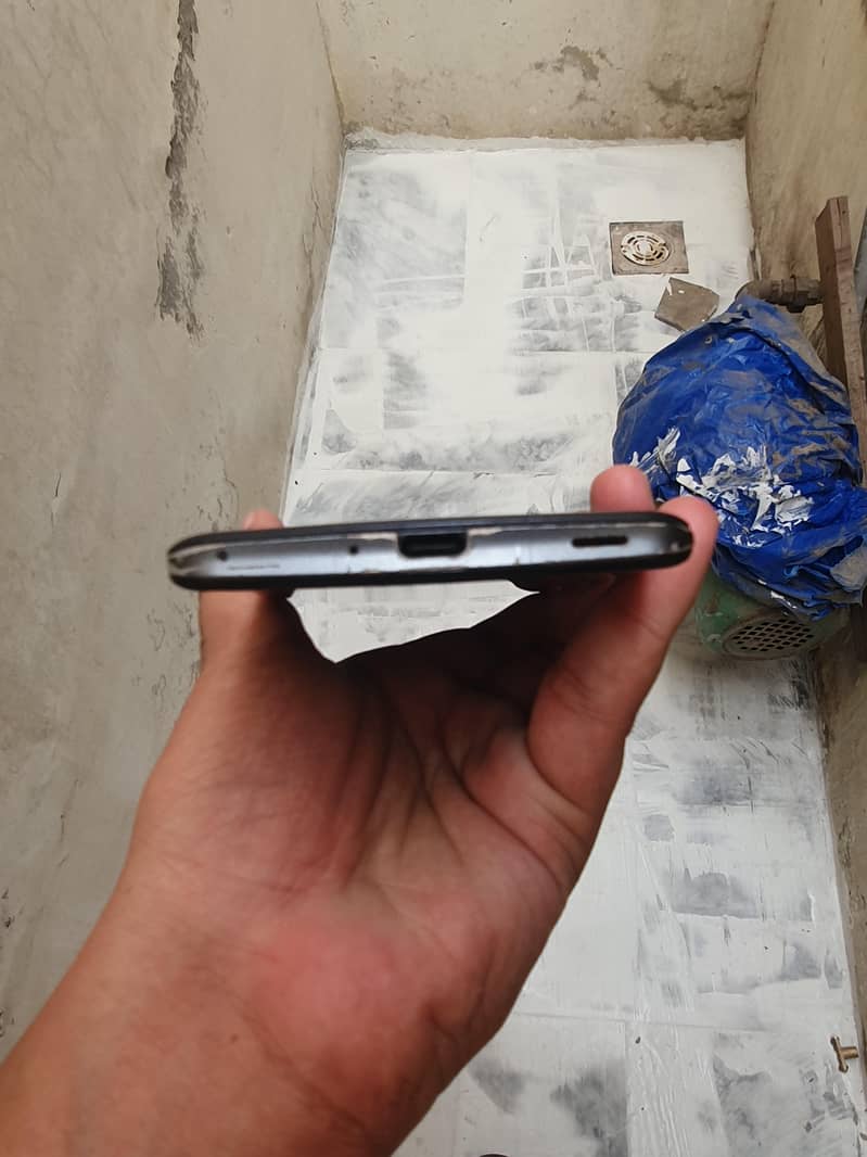 Sharp Aquos Zero 2 4