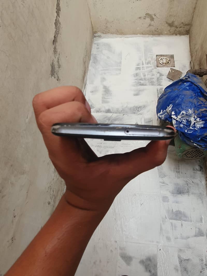 Sharp Aquos Zero 2 5