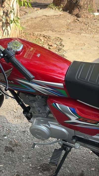 125cc motorcycle, 2023 model, very clean