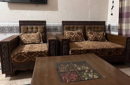 sofa set 7 seater with table in good condition molty foam