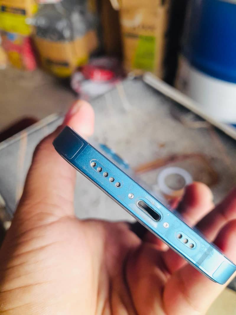 Apple iPhone 13 2