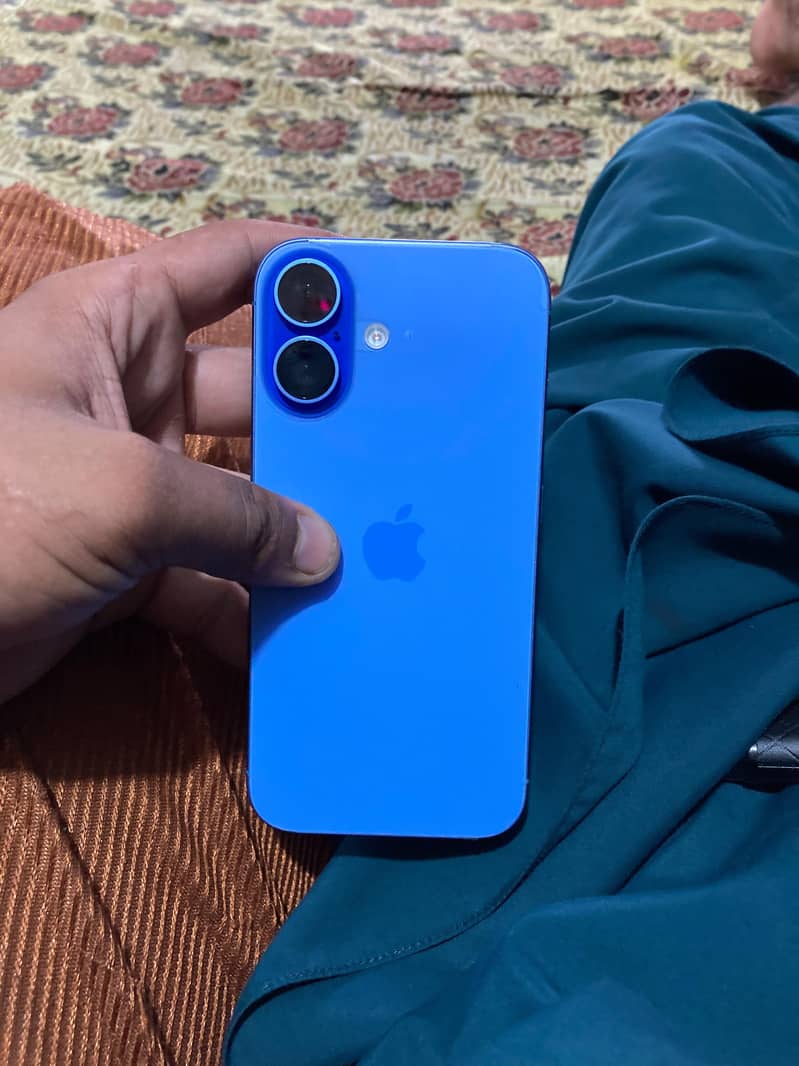 Apple iPhone 16 1