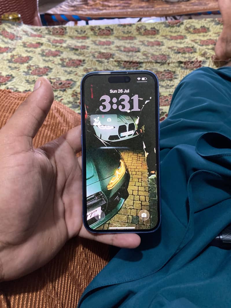 Apple iPhone 16 2