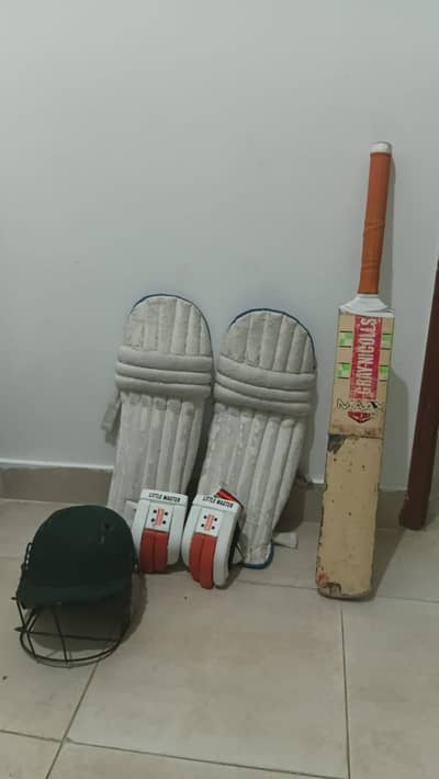 Cricket batting kit - A - ONE Condition. urgent sale RS 2500