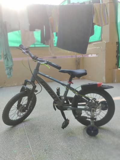 GIAOT HKL bicycle only 1 month use 16 inch