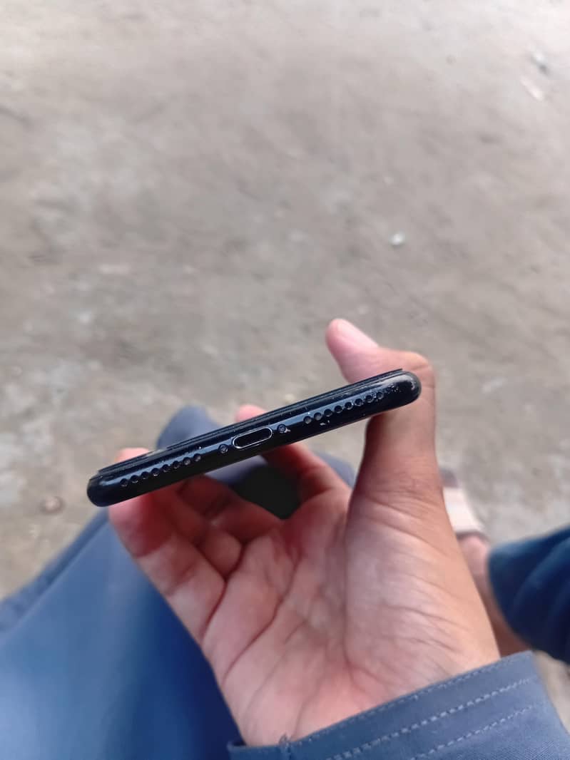Apple iPhone 7 Plus 1
