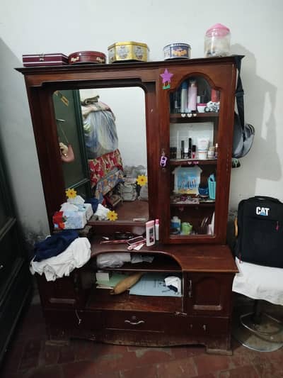 Wooden Dressing table for sale in good condition