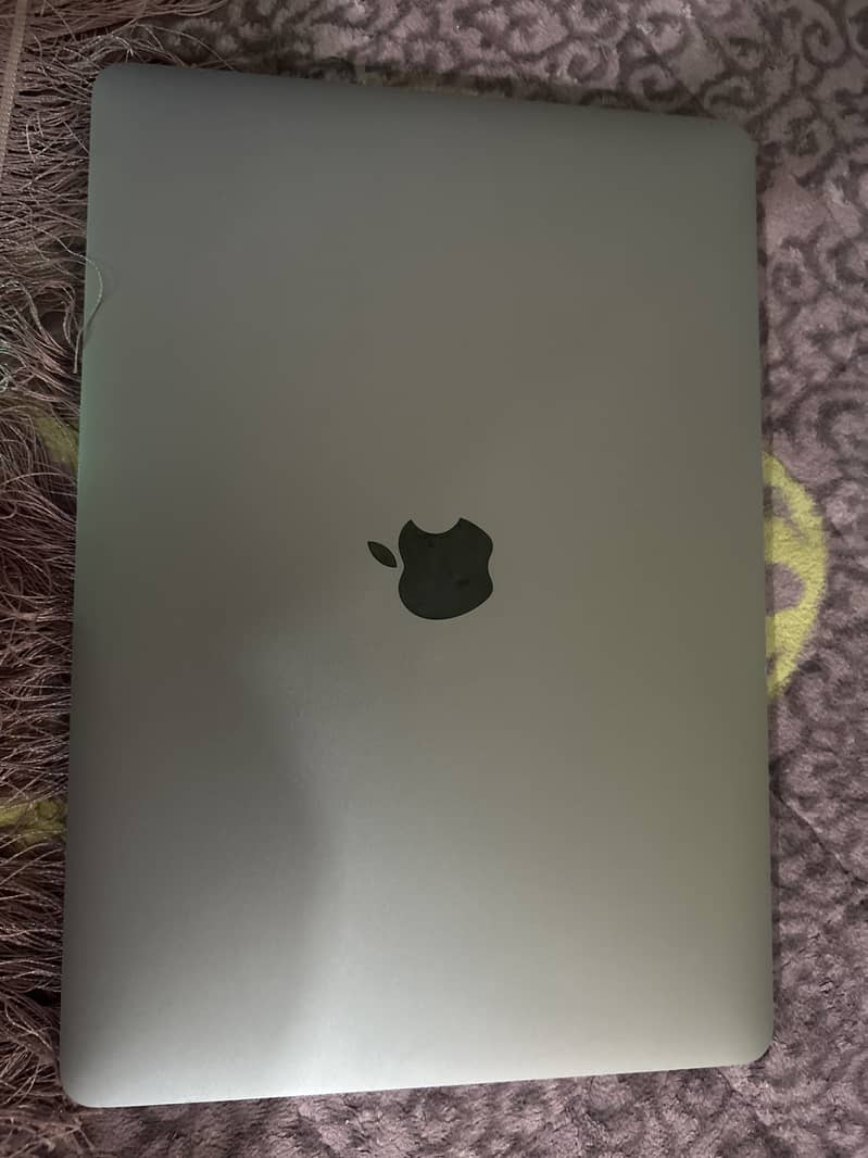 MacBook Pro 0