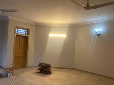 G 6 FULL HOUSE DOUBLE STOREY UNFURNSHED LIVEABLE AVIALABLE FOR RENT