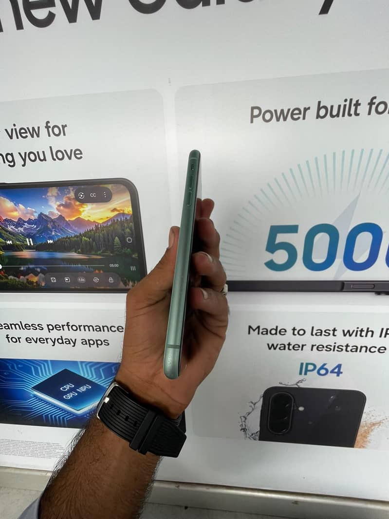 Apple iPhone 11 3