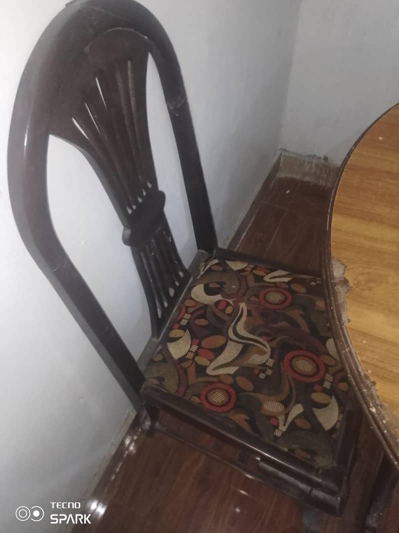 Dining table 0