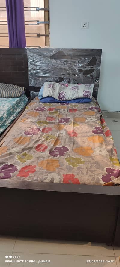 20 Single Beds Available (2 months used)