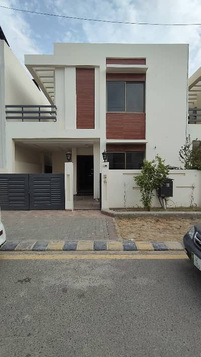 six Marla villa for sale