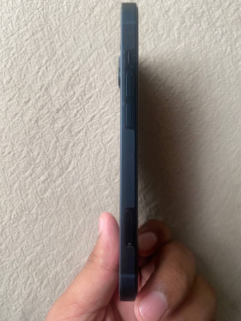 Apple iPhone 13 5