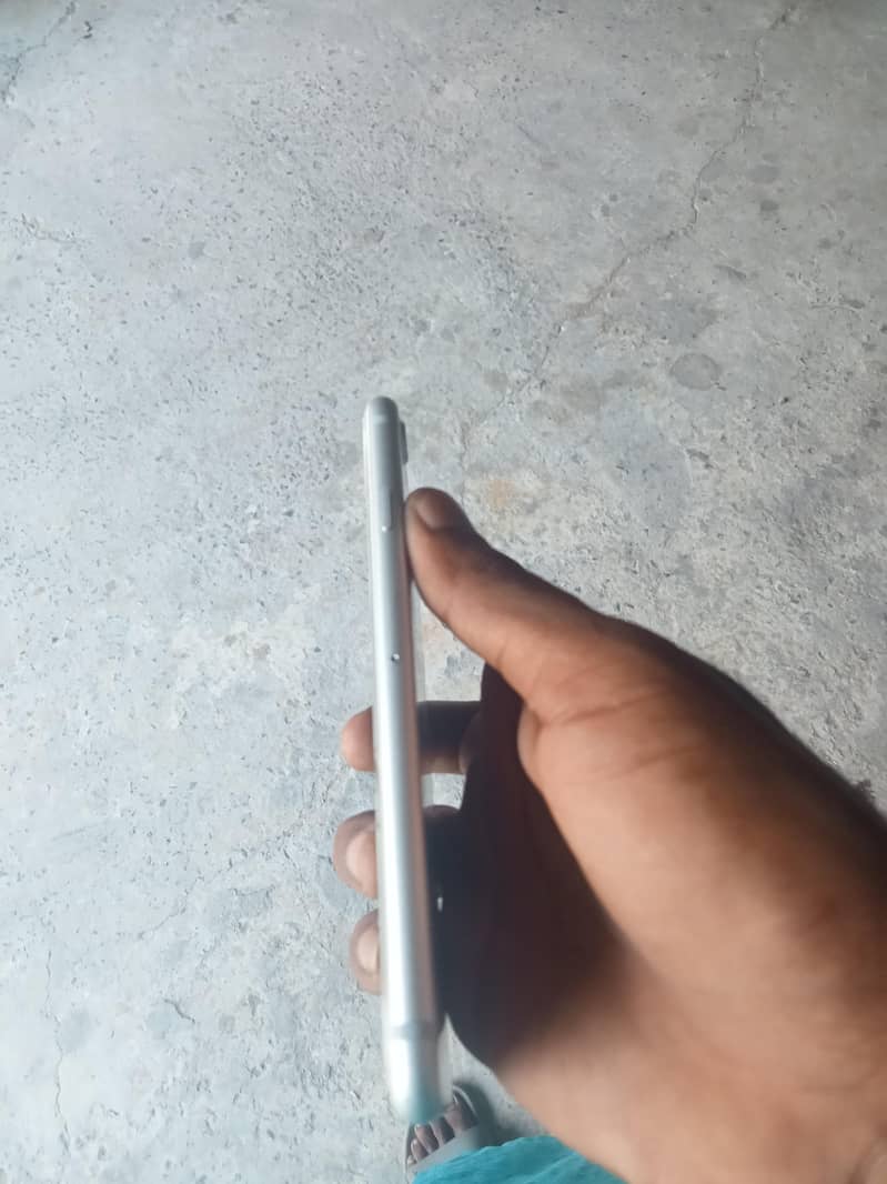 Apple iPhone 7 4