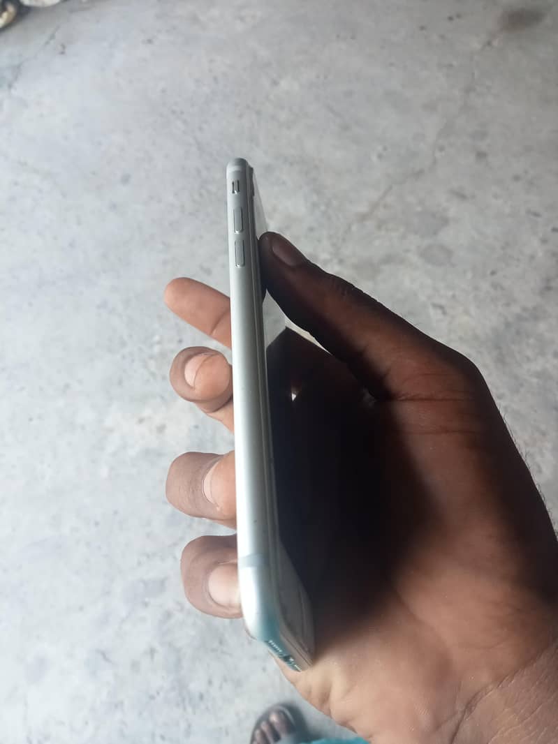 Apple iPhone 7 7