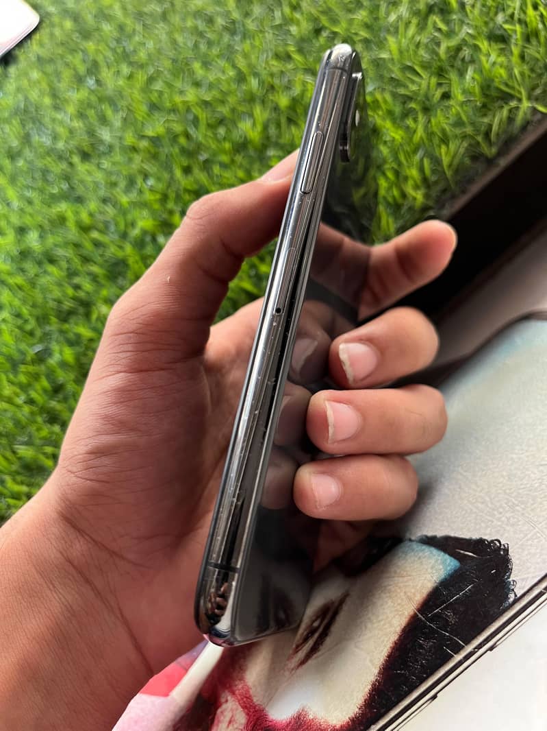 Apple iPhone X 3