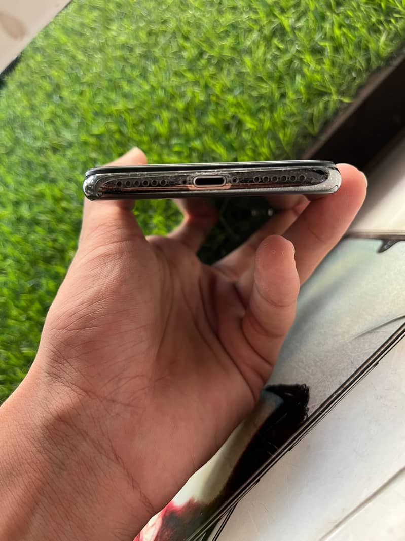 Apple iPhone X 5