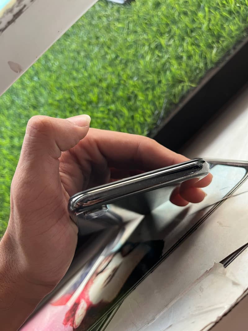 Apple iPhone X 6