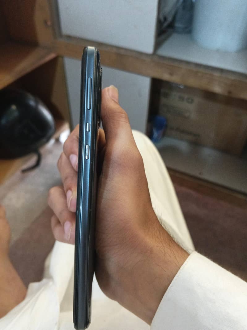 Sharp Aquos Zero 4