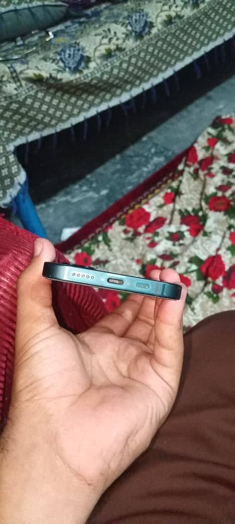 Apple iPhone 13 1