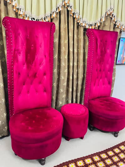 two bedeoom  head chairs and one stool