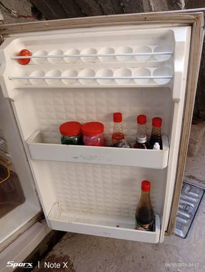 Dawlance standard size fridge urgent sale Rs. 25,000