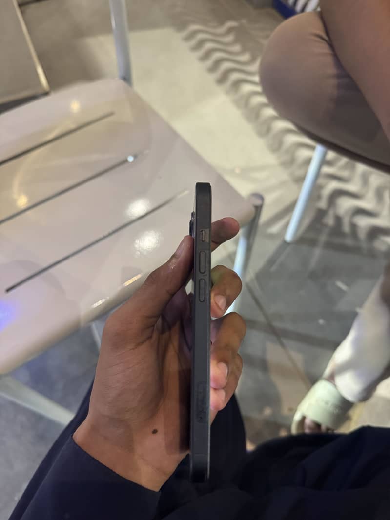 iPhone 13 3