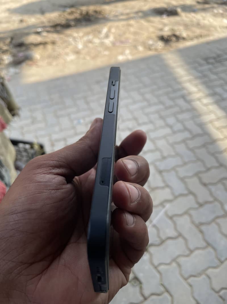 Apple iPhone 13 3