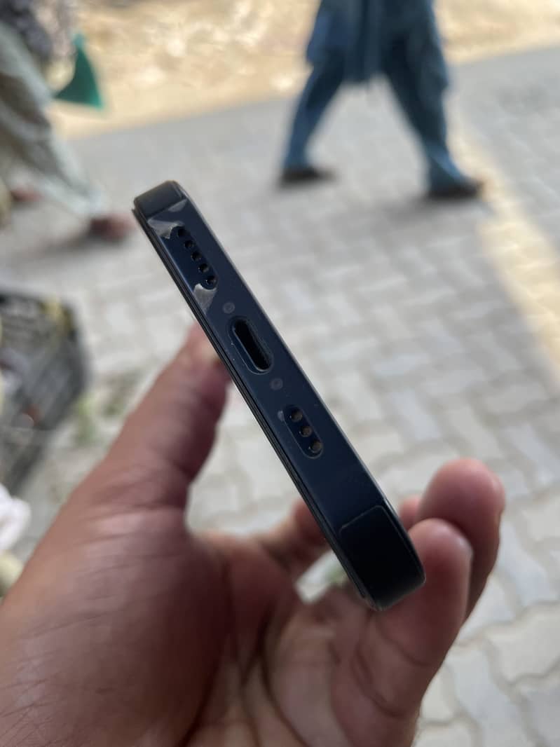 Apple iPhone 13 5