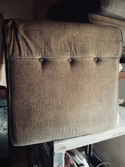 9  Sofa Cushions (21″ × 21″) – Good Condition – Fabric Upholstery