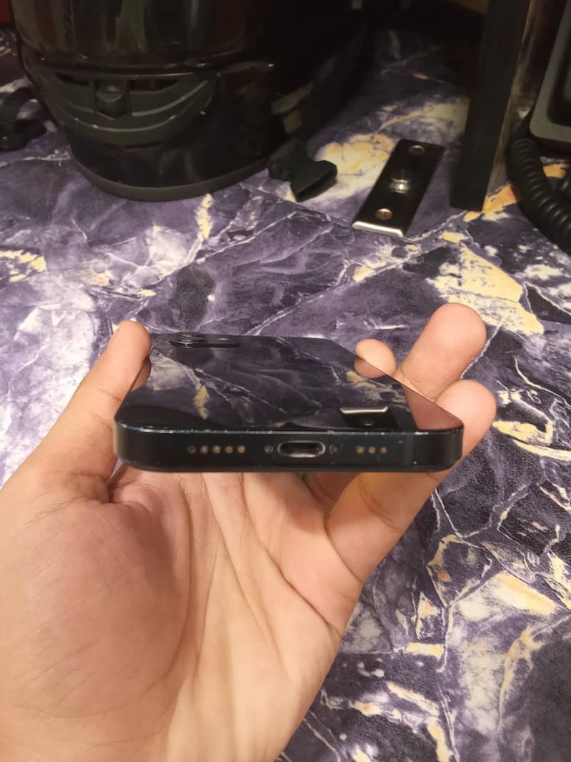 Apple iPhone 12 1