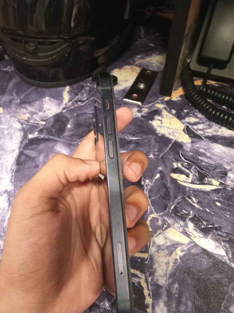Apple iPhone 12 3