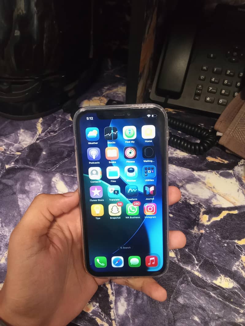 Apple iPhone 12 4