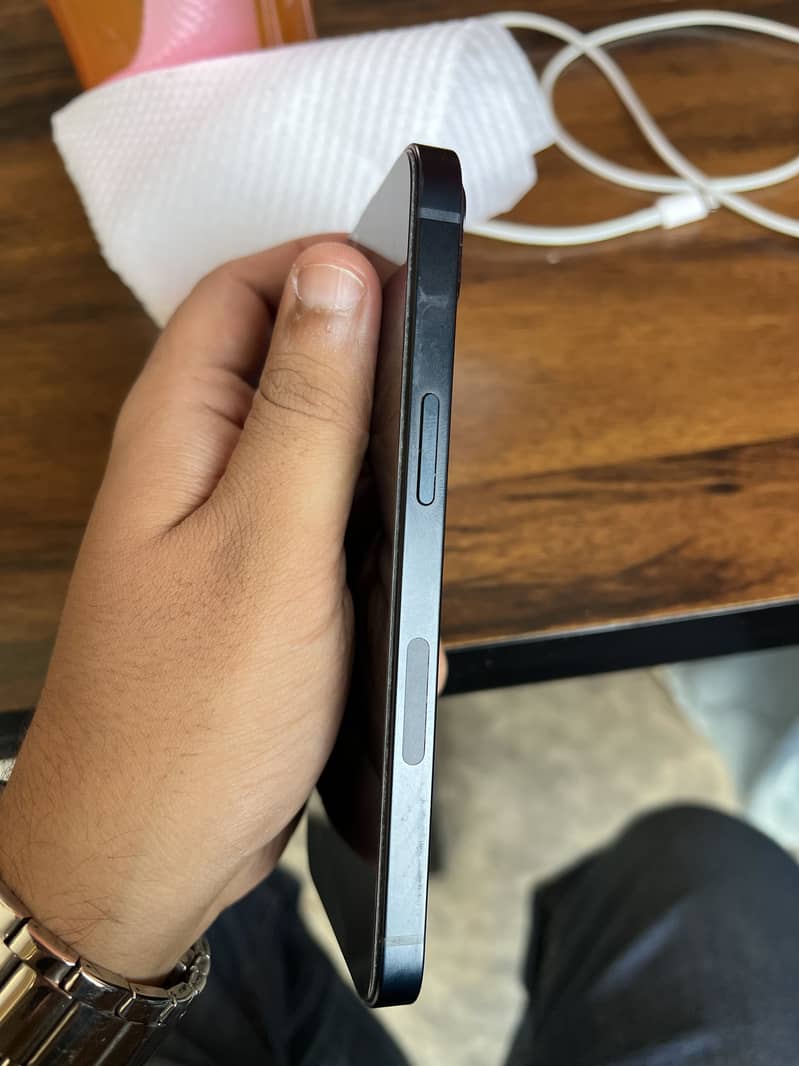 Apple iPhone 13 4