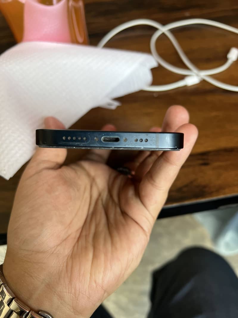 Apple iPhone 13 6