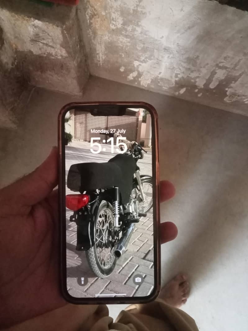 Apple iPhone 13 2