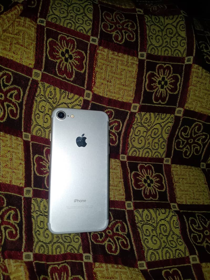 Apple iPhone 7 1