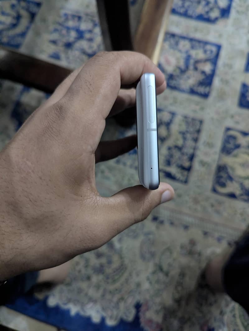 Google Pixel 7 4