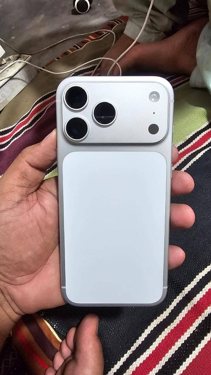 Apple iPhone 17 Pro Max 0