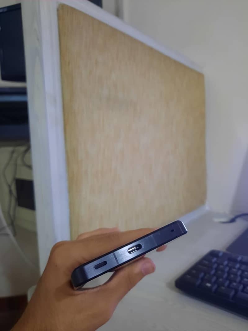 Sharp Aquos Sense7 1