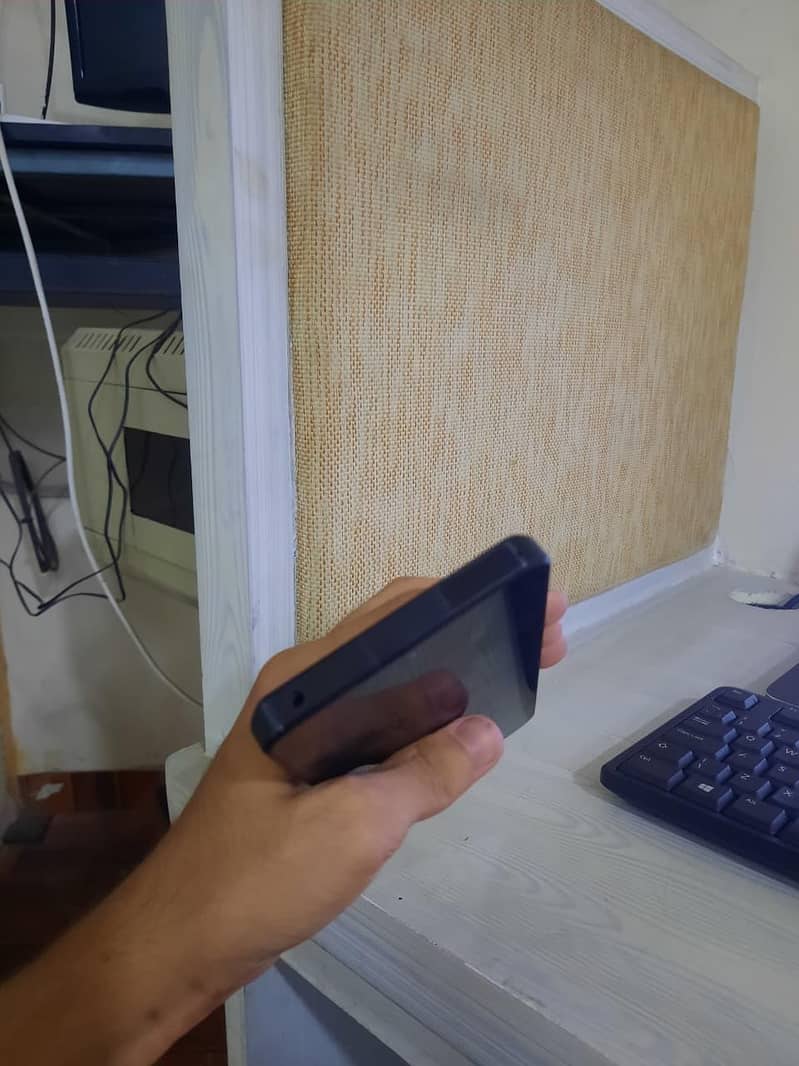 Sharp Aquos Sense7 5