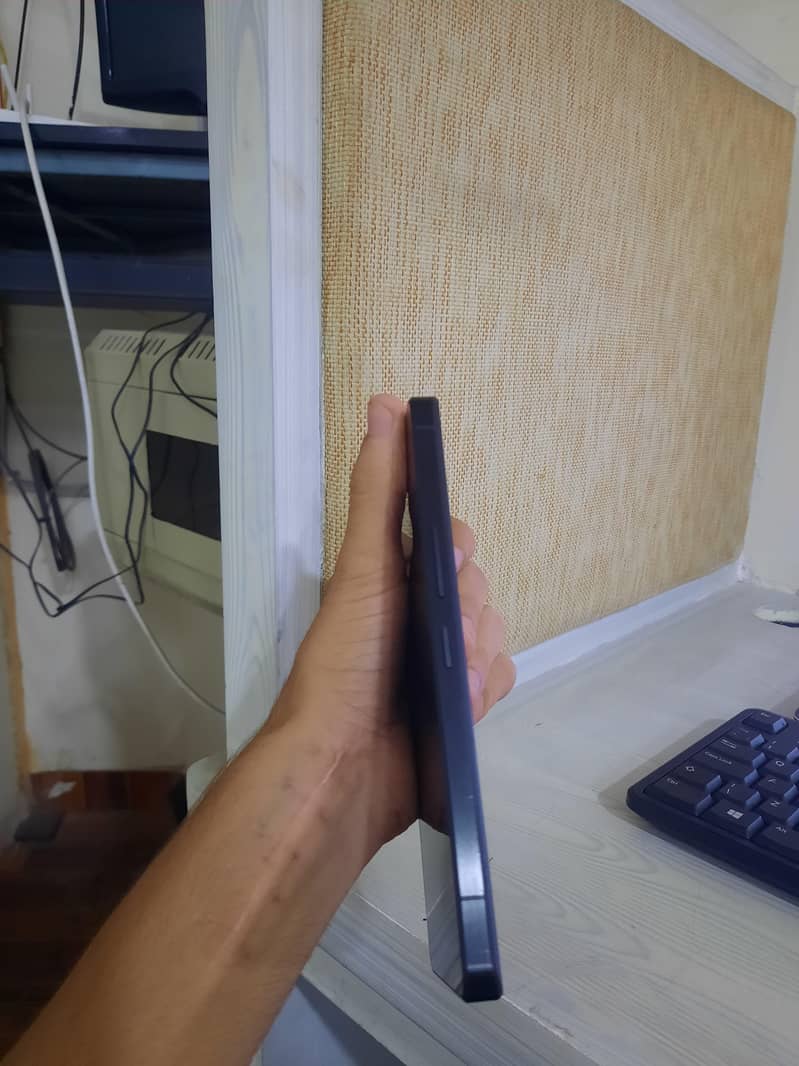 Sharp Aquos Sense7 8