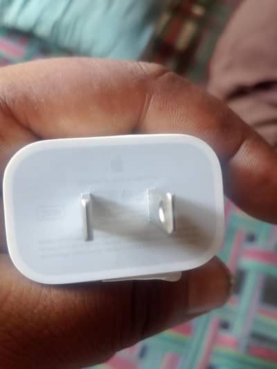 one tima use orgenal I phon 20 w complet charger