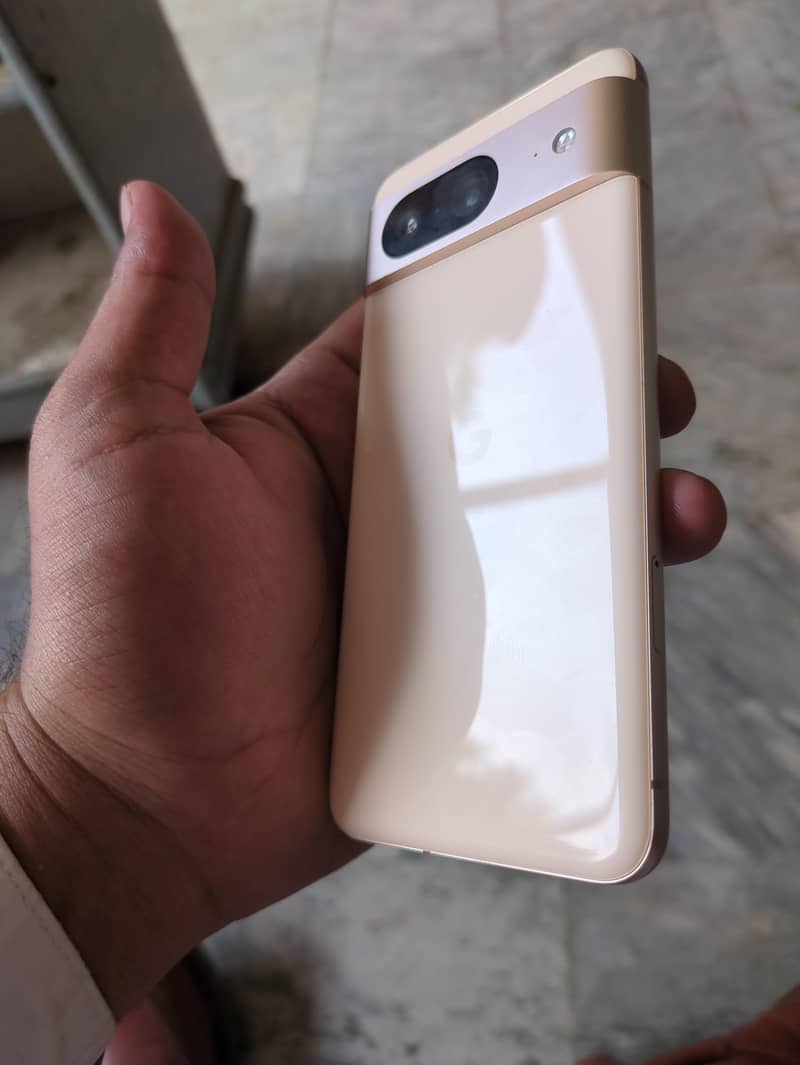 Google Pixel 8 4