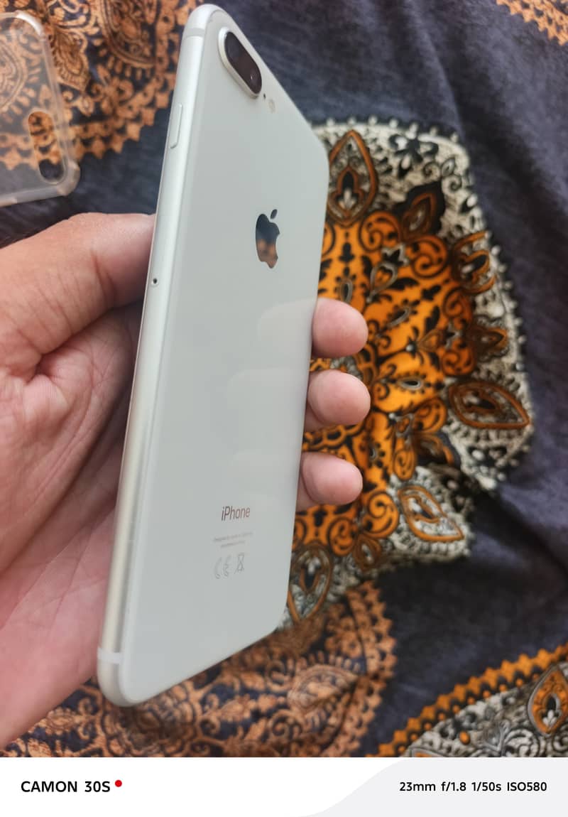 Apple iPhone 8 Plus 5