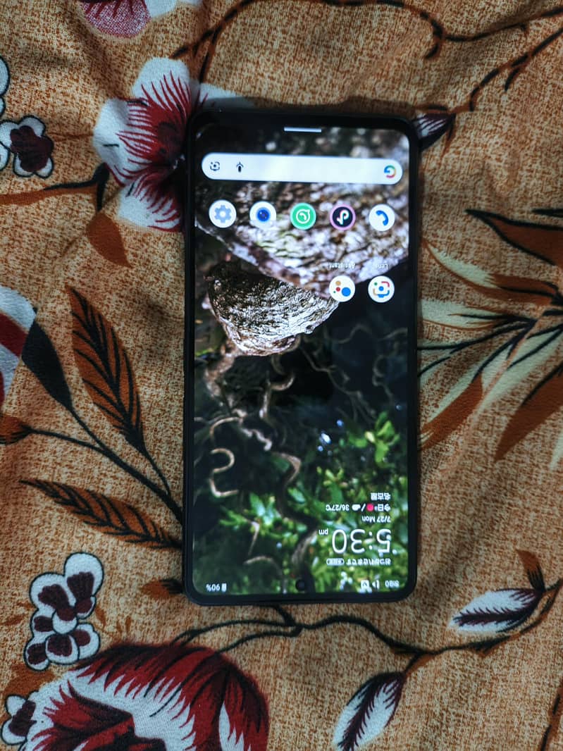 Sharp Aquos r7 1
