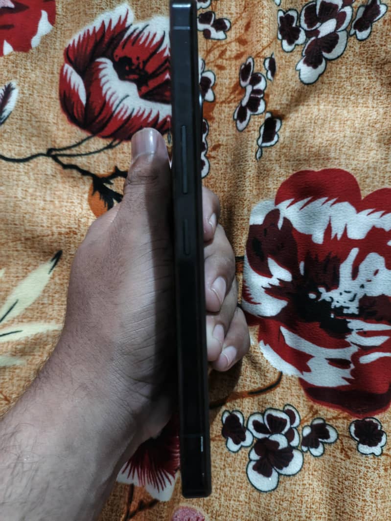 Sharp Aquos r7 2