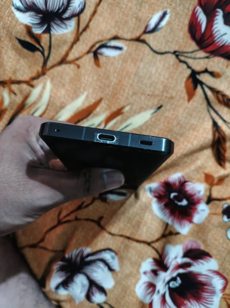 Sharp Aquos r7 4